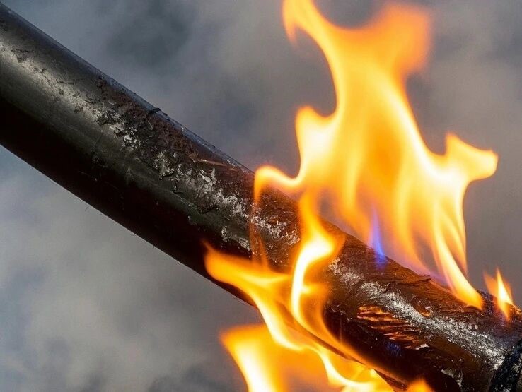 Fire resistant cables can maintain normal operation for a certain period under flame conditions, preserving circuit integrity. Fire resistant cables can maintain normal operation for a certain period under flame conditions, preserving circuit integrity.